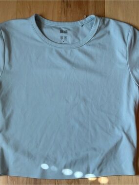 Uniqlo blue cropped short sleeve tee Size M